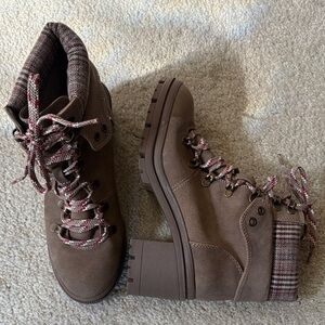Jellypop Brown Lace-Up Chunky Heel Ankle Boots w/Plaid Detail-Size 7.5M